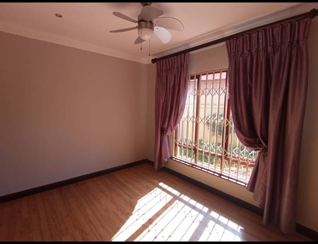 3 BEDROOM TOWNHOUSE FOR SALE IN THREE RIVERS PROPER